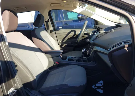 2018 Ford Escape S z USA, uszkodzony, nr VIN 1FMCU0F70JUA56239